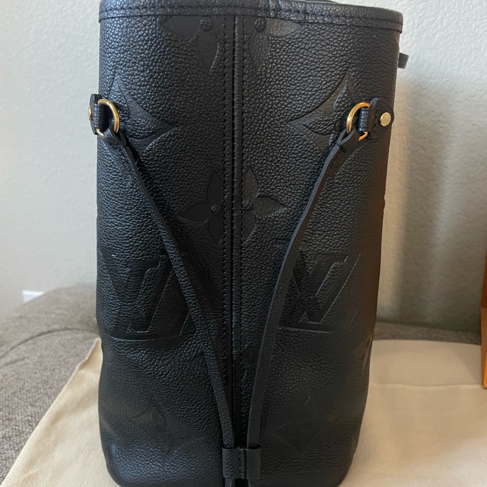 Louis Vuitton Black neverfull tote - Picture 4 of 8